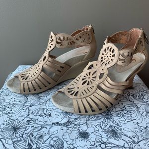Earthies Caradonna Wedge